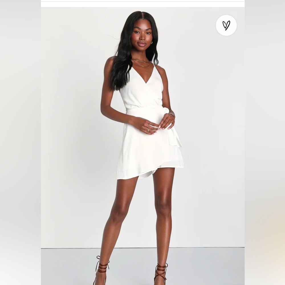 Lulu's white crossover romper with tie front size small perfect for Spring